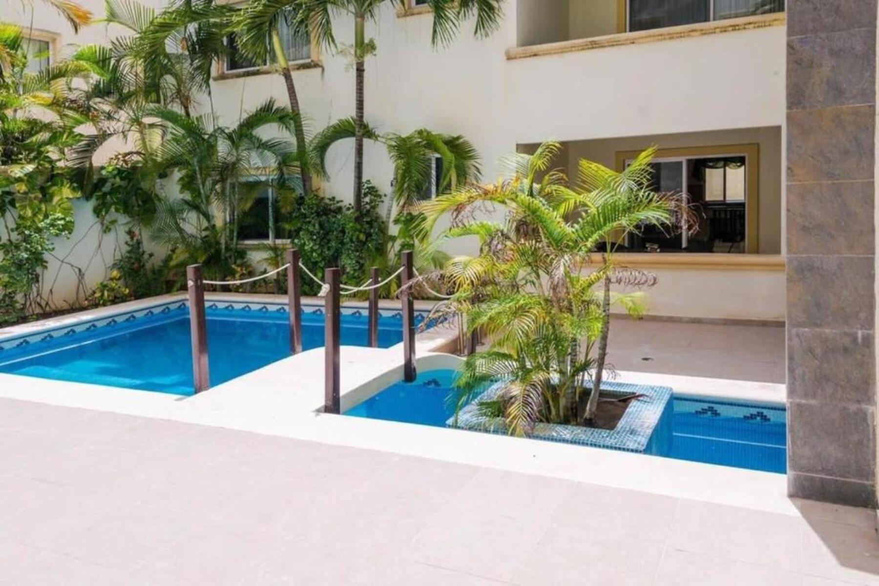 Apartment Modern Condo, Just Steps To Mamitas & 5th Playa del Carmen