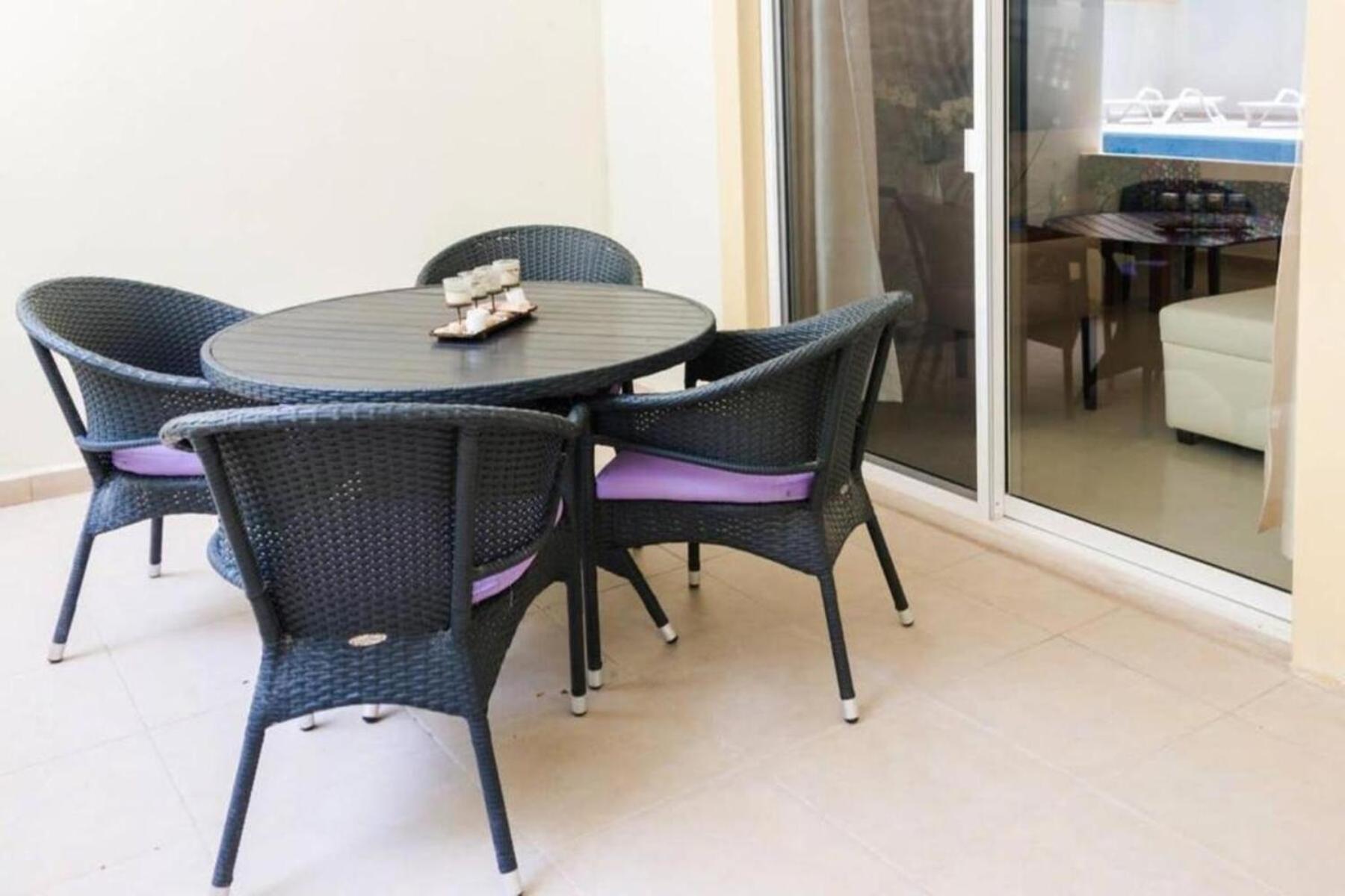 Modern Condo, Just Steps To Mamitas & 5th Apartment