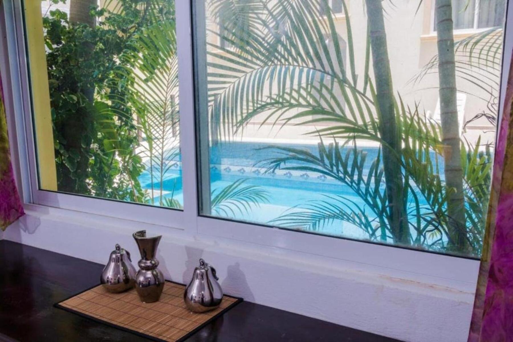 Modern Condo, Just Steps To Mamitas & 5th Apartment *